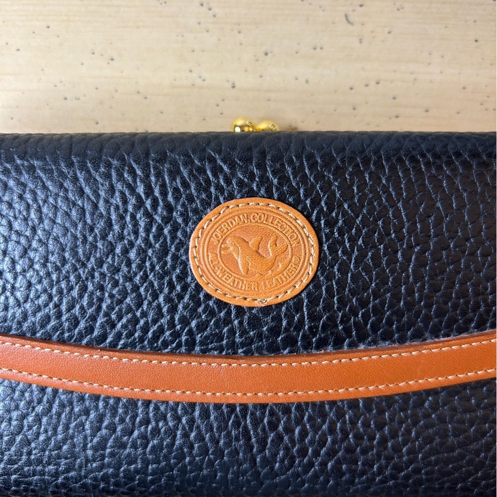 Hato Hasi | Pebble Grain Continental Clutch in Black / Brown Leather - Picture 5 of 15